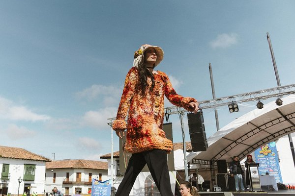 Découvrez les astuces incontournables pour composer une garde-robe chic et polyvalente !