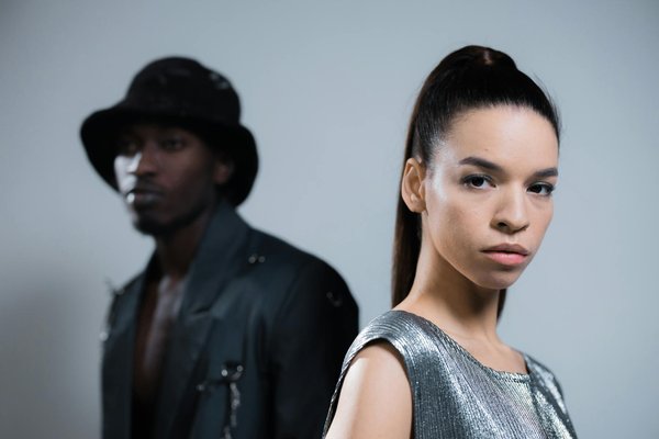 Découvrez l'impact réel des tendances mode sur votre style personnel : influence ou inspiration ?